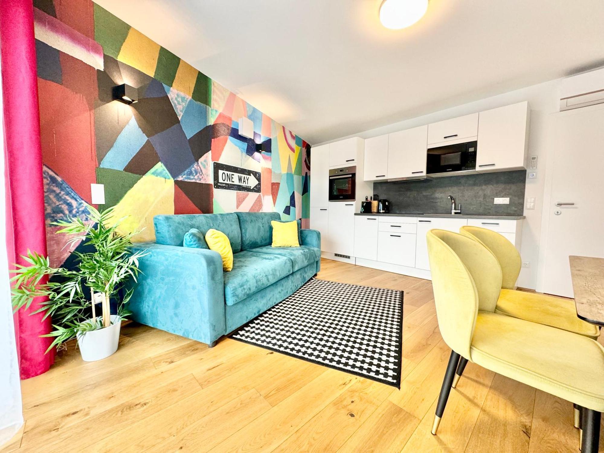 Designer Mit Balkon Apartment