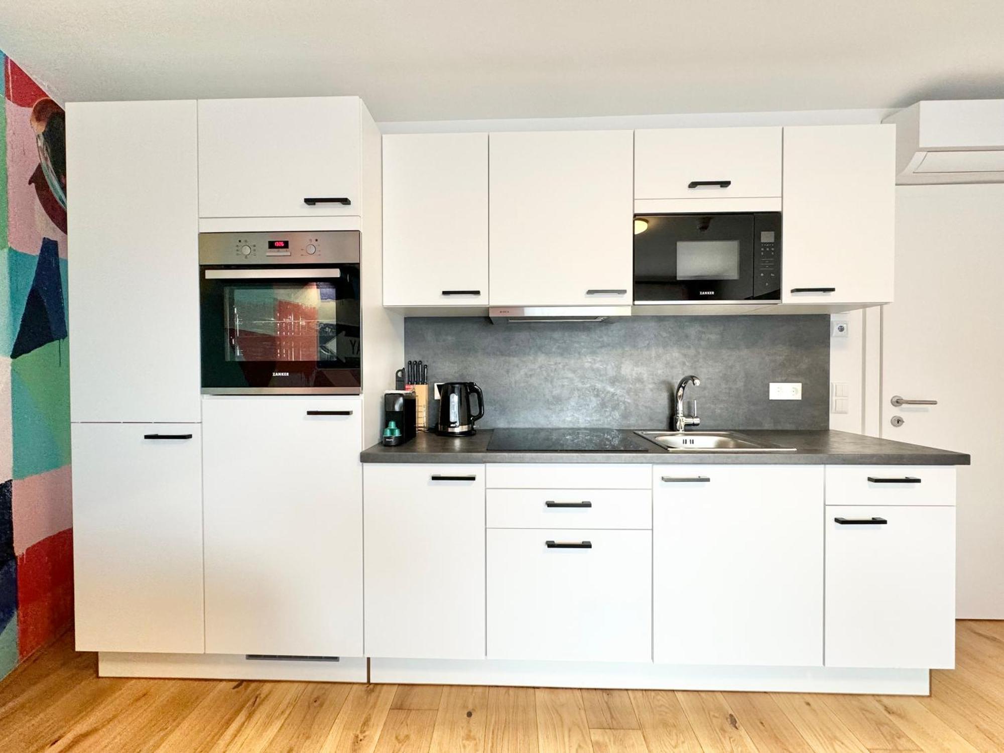 Apartment Designer Mit Balkon *