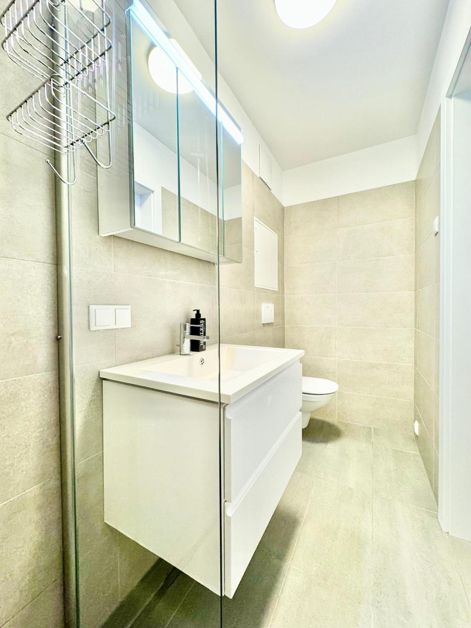 Designer Mit Balkon Apartment