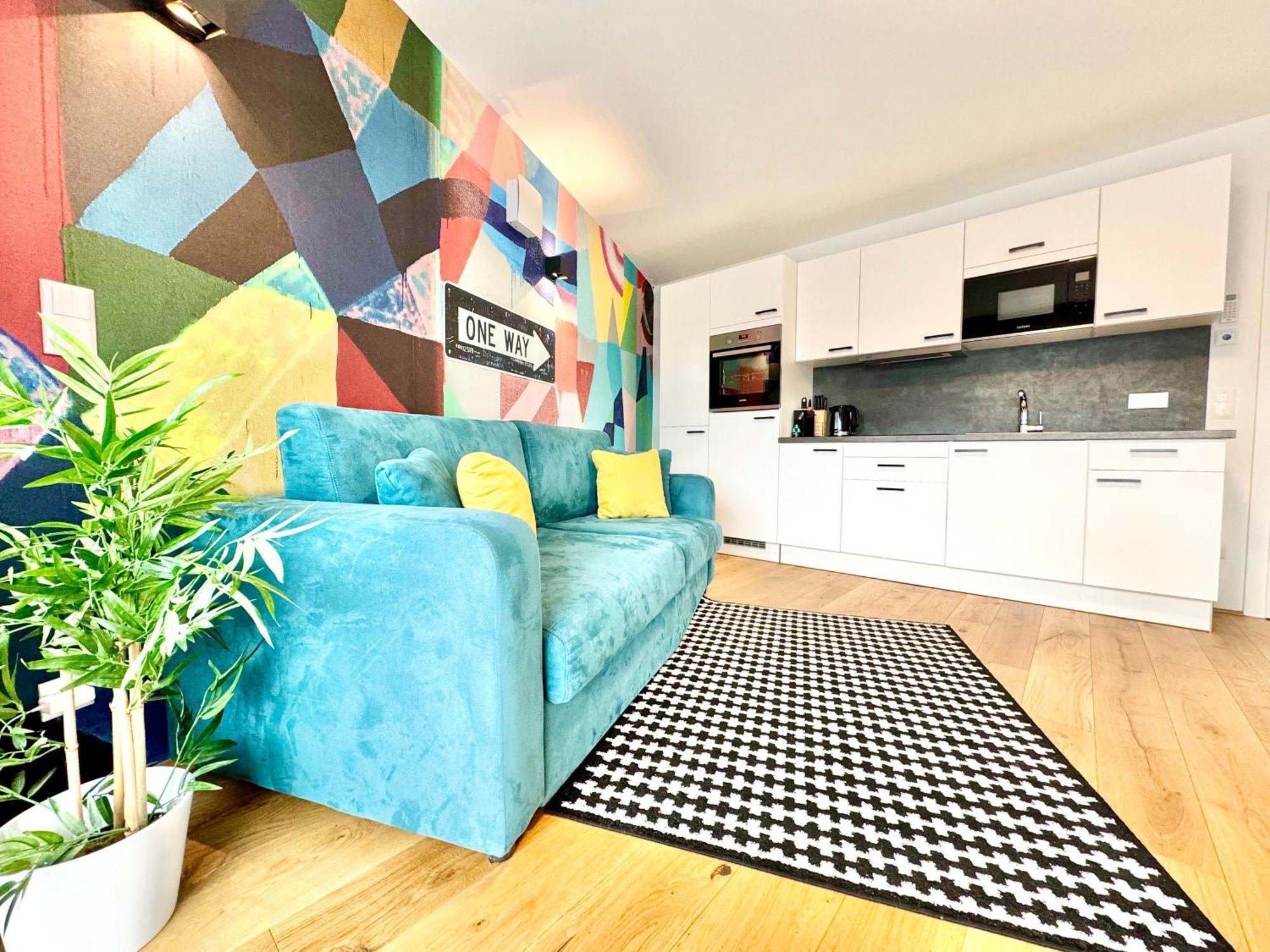 Apartment Designer Mit Balkon *