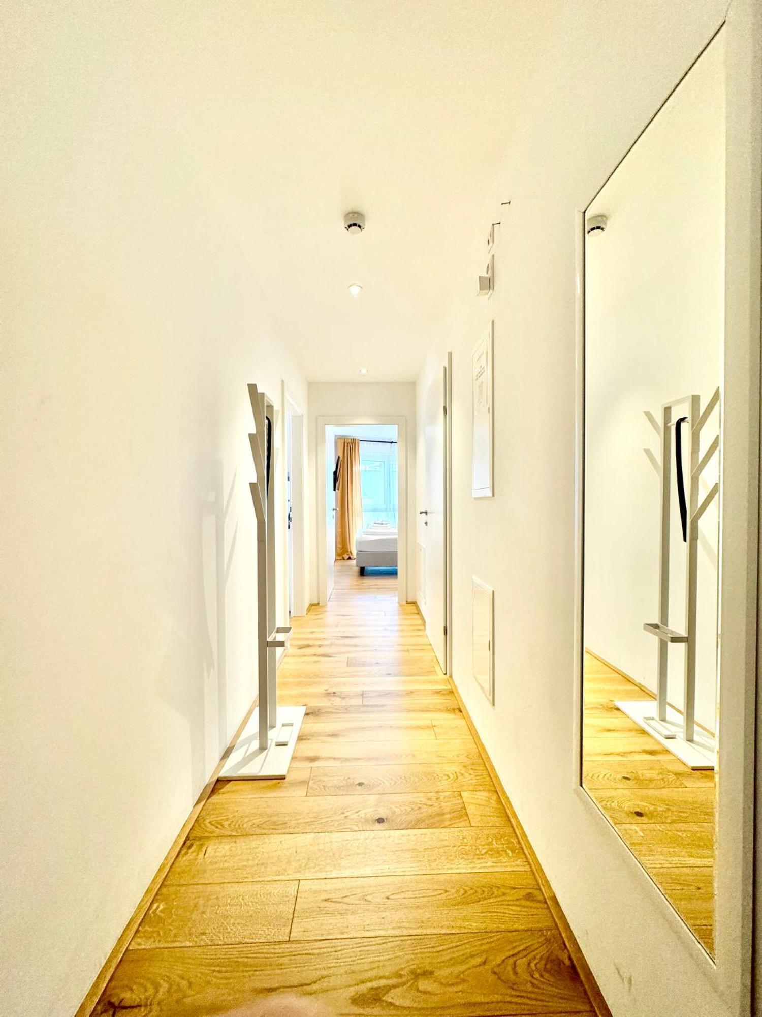 Designer Mit Balkon Apartment